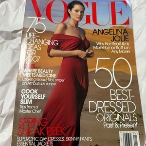 Vogue Cover with ANGELINA JOLIE IN Elegant Red Gown❣️Great condition Jan 2007
